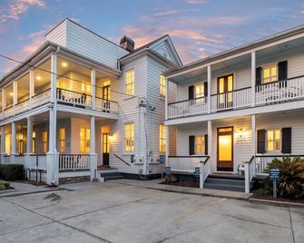 Cozy Charleston Cottage | Brandy Crusta - Charleston - Building