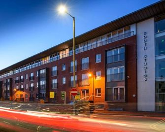 Luxury City Apartment Underground Parking 5 - Belfast - Building