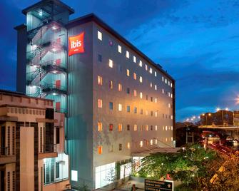 Ibis Bandung Pasteur - Bandung - Building