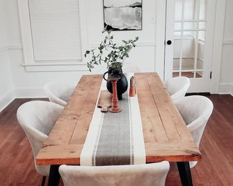 Less than 10 mins from Downtown, early checkin-subject to availability, pool table - Atlanta - Dining room