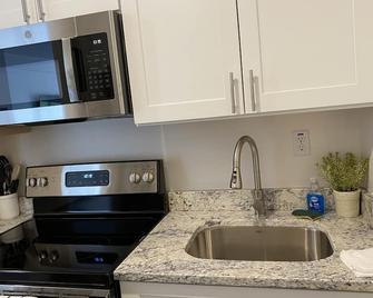 Adorable Studio Apartment in Gadsden, AL - Gadsden - Kitchen