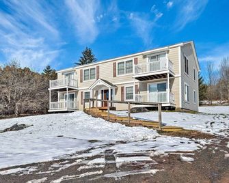 Condo with Loft 2 Mi to Windham Mountain Ski! - Windham - Building