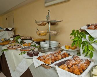 Hotel Borgo Marina - Rodi Garganico - Buffet
