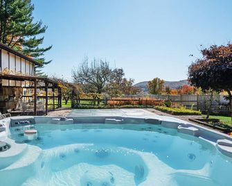 Las Flores Villa - New Preston - Pool