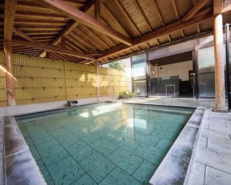 نيكو ستيشن هوتل كلاسيك - نيكو - حوض السباحة