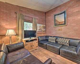 'bill Pickett' Apt on 50-acre Ranch - 1 Mi to Lake - Huntingdon - Huiskamer