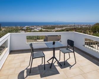 Hillside Elegance - Fira - Balcón