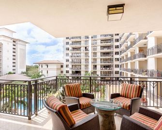 Relaxing 4th floor with Lap Pool View - Ocean Tower Beach Villa - Kapolei - Balcón