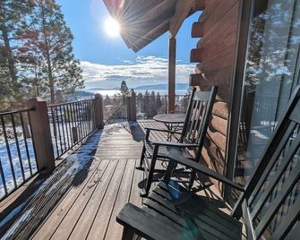 Cedar & Sky Retreat- Rustic Lakeview Cabin - Bigfork - Balcony
