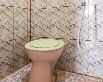 OYO Life 90433 Serasi Kost - Palembang - Baño