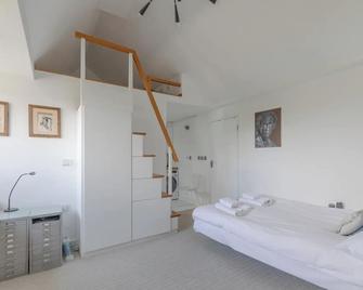 Compact & Light Studio Flat - Ladbroke Grove - London - Bedroom