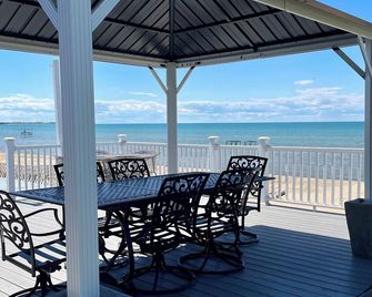 Caseville - Private Beach Front Home - Pigeon - Balcony