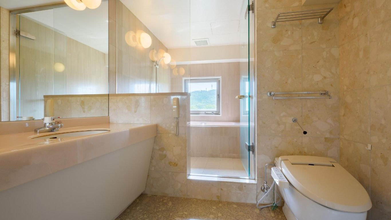 أوموري واينري هوتل