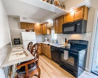2 bed Home Private 5 min from I-55 - Pevely - Kitchen