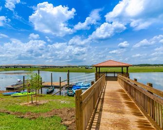 Stylish Home w/ Private Pool, 10 Min. From Disney! - Kissimmee - Vista del exterior