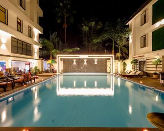 Sunkissed Premium Goa - קלנגוטה - בריכה