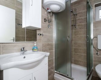 Apartments Porto Della Vita - Okuklje - Salle de bain