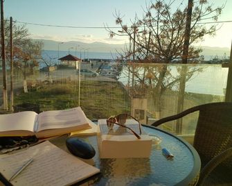 Filippos Apartments - Amárynthos - Balkon