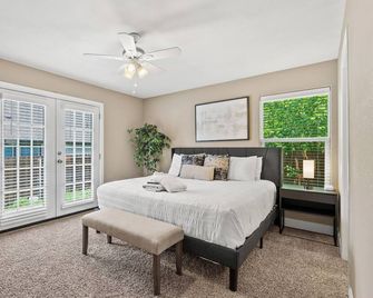 Modern Clean, Near Austin College & Fully Equipped - Sherman - Schlafzimmer
