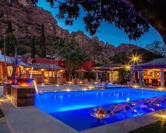 La Buena Vibra Retreat and Spa Hotel Adults Only - Tepoztlán - Pool