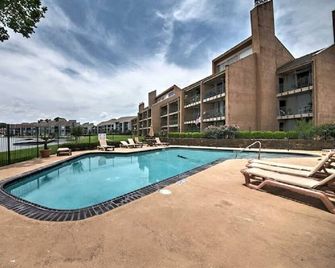Lakefront Condo on Lake Conroe at The Lodge. - Montgomery - Zwembad