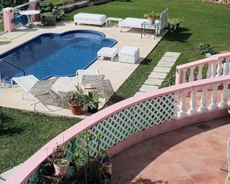 Bermuda Connections Guest House - Southampton - Pool