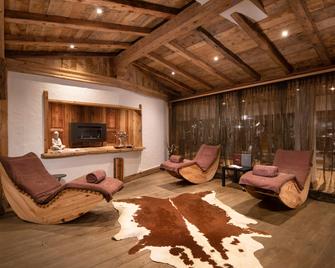 Hostellerie du Pas de L'Ours Relais et Chateaux - Crans-Montana - Living room
