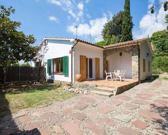Premia Villa. Near the beach and the mountain - Premià de Dalt - Patio