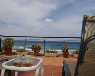 Lovesea 126 Beach Inn - Kenting - Balcón