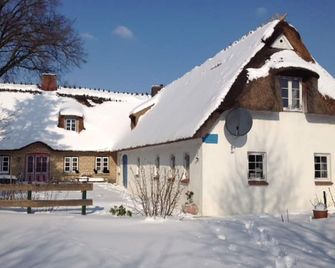 Pure idyll in a secluded location under the thatch at the edge of the forest - 쇠루프 - 건물