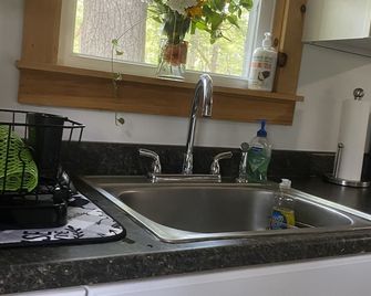 Lakeside Home. Fishing, Paddle Boarding, Swimming, And Easy Lake Fun. - Warner - Kitchen