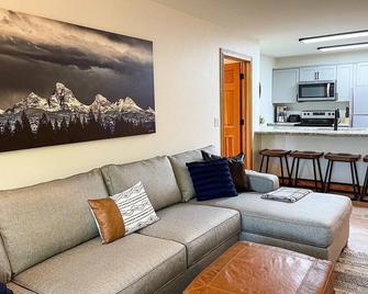 Targhee Creekside Condo - direct shuttle service to Targhee! - Driggs - Wohnzimmer