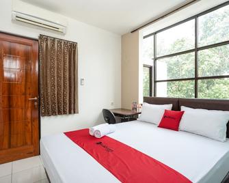 RedDoorz Near Eka Hospital Bsd City - South Tangerang City - Schlafzimmer