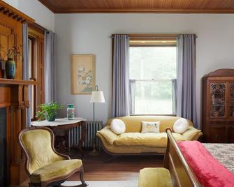 luxury Bed & Breakfast accommodations Tug Hill NY - Lyons Falls - Sala de estar