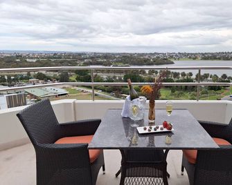 Residence on Langley Park - Perth - Balkong