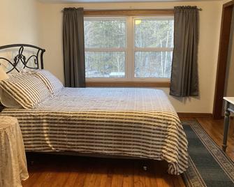 Clean, renovated country home near Lake DuBay, Stevens Point/Wausau - Mosinee - Bedroom