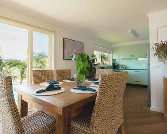The Retreat Lakeside Merimbula - Merimbula - Dining room