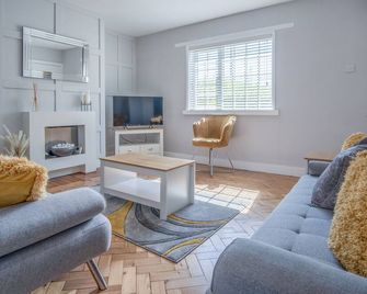 Newell Hill Cottage - 3 Bedroom - Tenby - Tenby - Living room