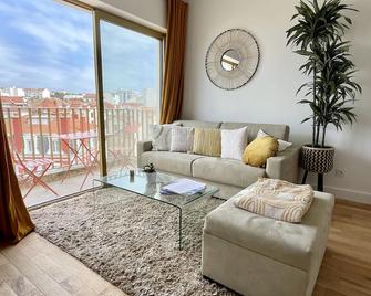 Superb top floor studio, Biarritz center. - Biarritz - Wohnzimmer