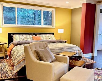 Come Escape! mountains, lakes, rivers, Apple Hill, wine, snow, ski, hike, relax! - Pollock Pines - Living room