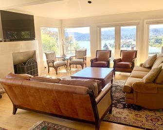 Take in the San Francisco views at this quiet oasis! - Tiburon - Living room