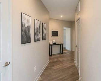 Irie Living Retreat Kg 2bd Gym Pool Bran - Whitestown - Hallway