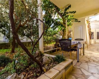 Apartments Vinko - Trogir - Patio