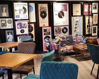 Pinnacle Suites Hotel - Cowes - Restaurant