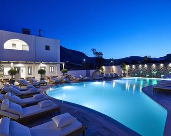 Amara Suites Santorini - Kamari - Pool