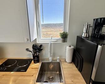 La Sal Lookout – A Tiny Retreat with Big Views - La Sal - Cocina