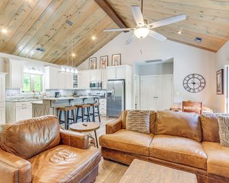 Hike, Fish And Kayak Murphy Gem With Dec - Murphy - Living room