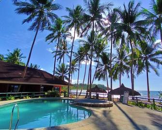 Kayla'a Beach Resort And Blackeye Brewing - Dimiao - Piscina
