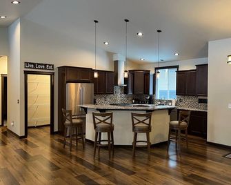 Cozy 2+ bedroom riverfront house in tranquil Cle Elum. Your home away from home. - Cle Elum - Cuisine