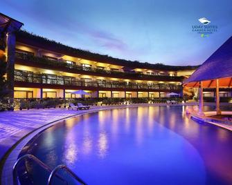 Uday Suites - The Airport Hotel - Thiruvananthapuram - Piscina